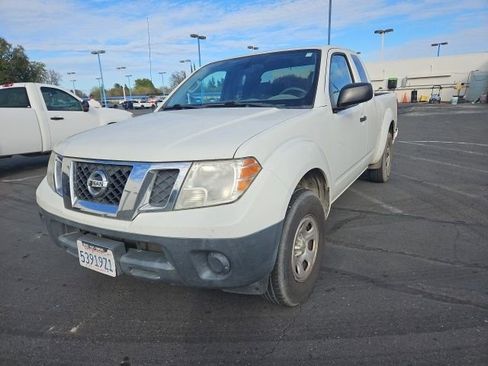 Used 2016 Nissan Frontier S image 2
