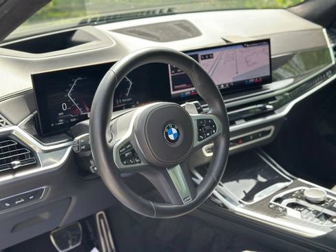 Used 2025 BMW X7 xDrive40i w/ M Sport Package AWD/4WD image 12
