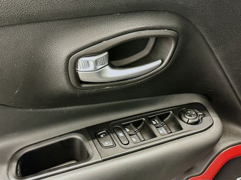 Used 2021 Jeep Renegade Trailhawk w/ Sun & Sound Group image 15