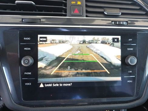 Used 2020 Volkswagen Tiguan SE R-Line image 32