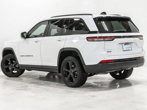 Used 2023 Jeep Grand Cherokee Altitude AWD/4WD image 36