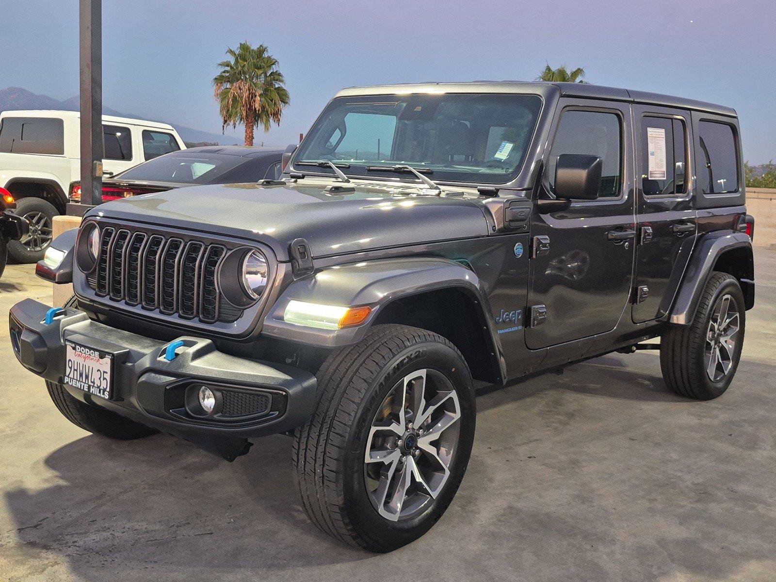 Used 2024 Jeep Wrangler Unlimited AWD/4WD image 3