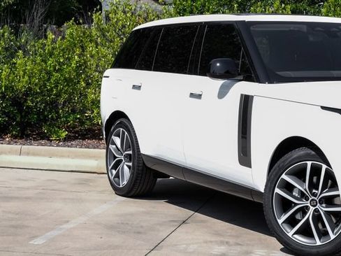 New 2027 Land Rover Range Rover Long Wheelbase SE AWD/4WD image 8