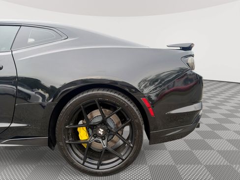 Used 2020 Chevrolet Camaro SS RWD image 26