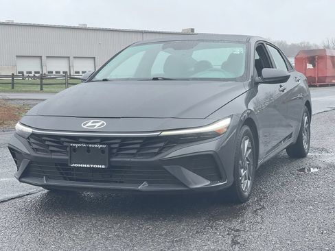 Used 2024 Hyundai Elantra Blue FWD image 13