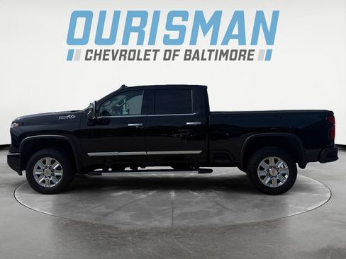 Used 2025 Chevrolet Silverado 2500 High Country w/ High Country Premium Package AWD/4WD image 3