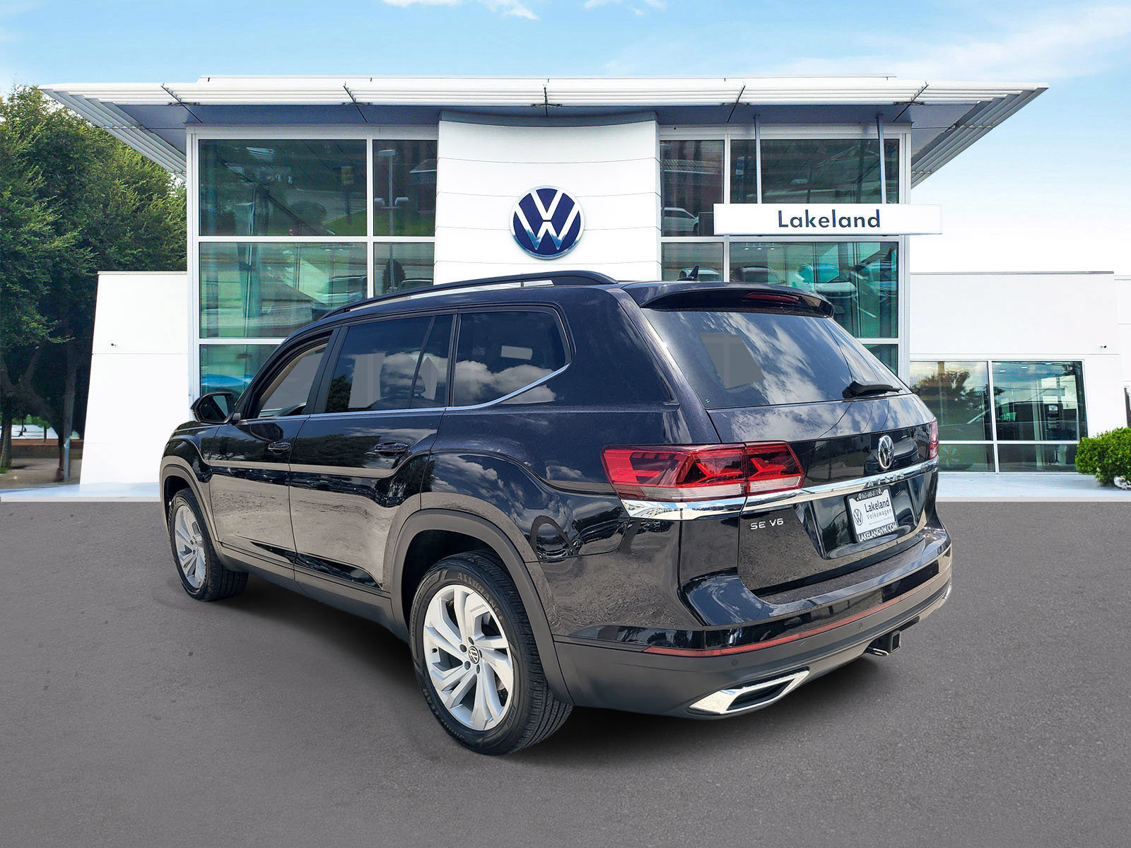 Used 2021 Volkswagen Atlas SE w/ Towing Package FWD image 4