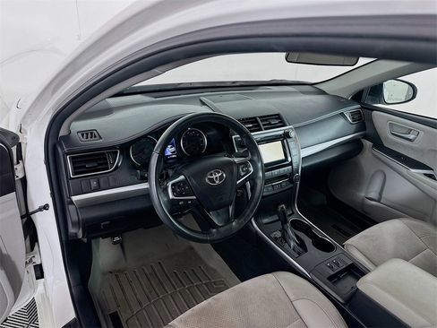 Used 2015 Toyota Camry image 9