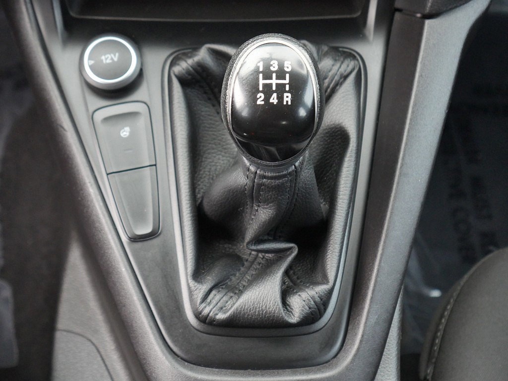 Used 2016 Ford Focus SE w/ SE Cold Weather Package FWD image 24