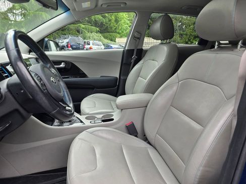 Certified 2019 Kia Niro Touring FWD image 12
