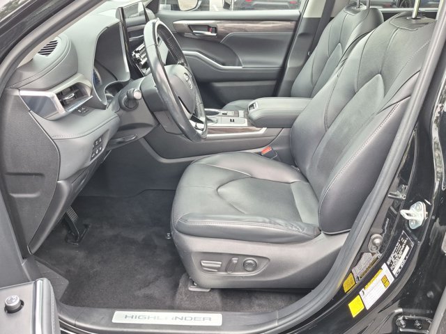 Certified 2022 Toyota Highlander Limited AWD/4WD image 9