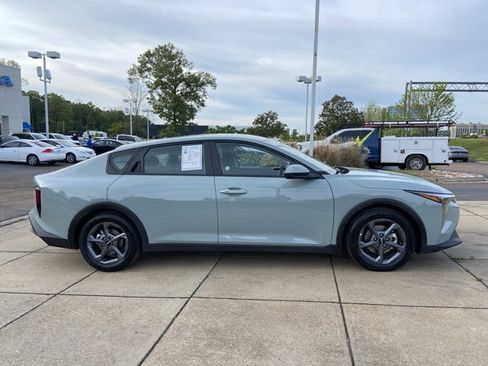 Used 2025 Kia K4 LXS image 13