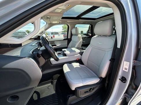 Used 2025 Ford Expedition Max Platinum w/ Driver's Package AWD/4WD image 32