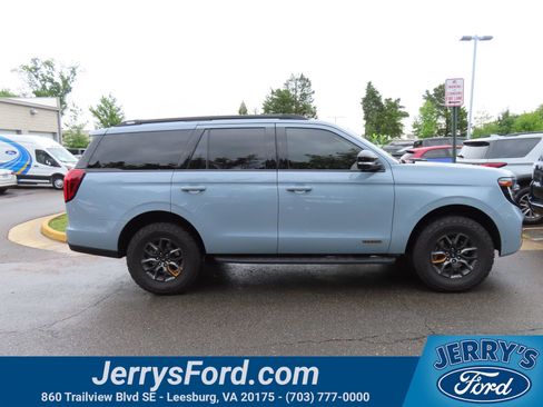 Used 2025 Ford Expedition Tremor AWD/4WD image 4