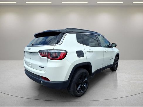 Used 2018 Jeep Compass Latitude w/ Popular Equipment Group AWD/4WD image 3
