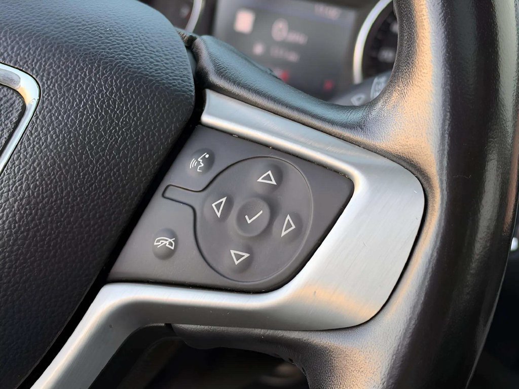 Used 2020 GMC Acadia SLT FWD image 24