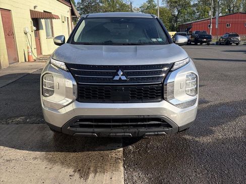Used 2022 Mitsubishi Outlander ES AWD/4WD image 3