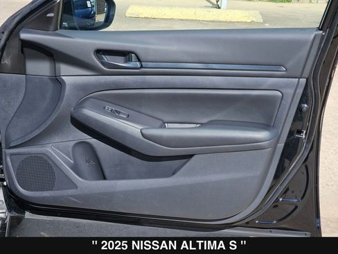 Used 2025 Nissan Altima 2.5 S FWD image 30