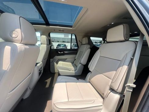 Used 2021 GMC Yukon Denali w/ Advanced Technology Package AWD/4WD image 18
