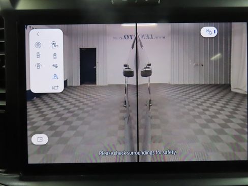 Used 2025 Ford F250 Lariat w/ Black Appearance Package image 19