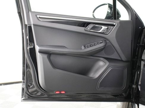 New 2026 Porsche Macan image 21