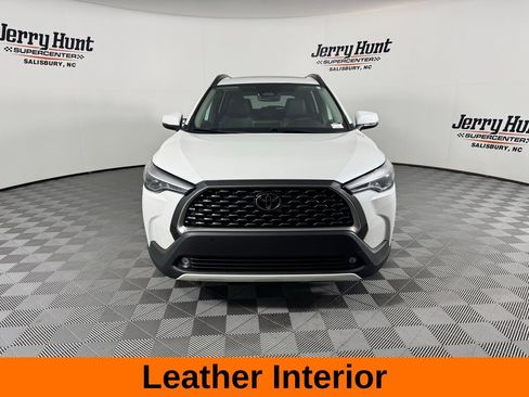 Used 2024 Toyota Corolla Cross XLE w/ Convenience Package AWD/4WD image 5