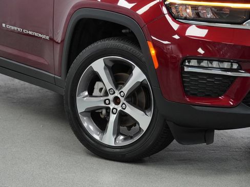 Certified 2025 Jeep Grand Cherokee Limited AWD/4WD image 4