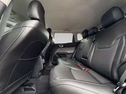 Used 2022 Jeep Compass Latitude image 4