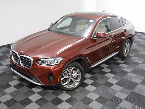 Certified 2025 BMW X4 xDrive30i image 2