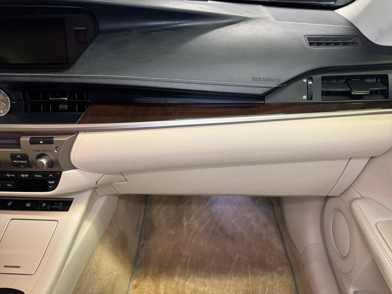 Used 2013 Lexus ES 350 w/ Luxury Pkg FWD image 21