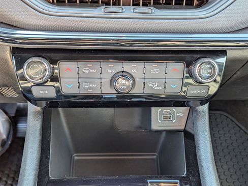 New 2025 Jeep Compass Latitude w/ Sun & Sound Group image 21