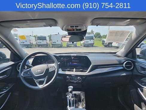 Used 2026 Chevrolet Trax ACTIV w/ Sunroof Package FWD image 4