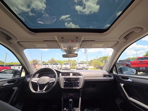 Used 2024 Volkswagen Tiguan SE FWD image 26