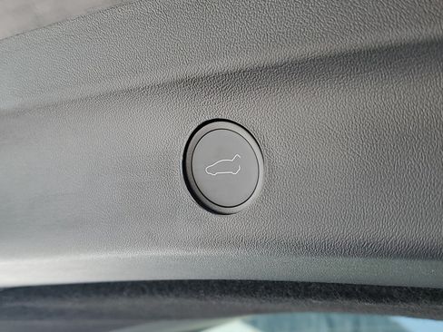 Used 2024 Tesla Model Y Long Range AWD/4WD image 9