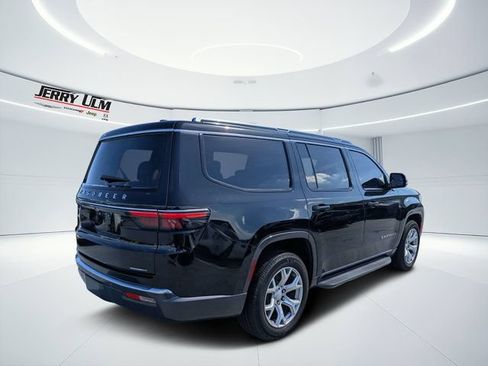 Used 2022 Jeep Wagoneer Series II RWD image 3