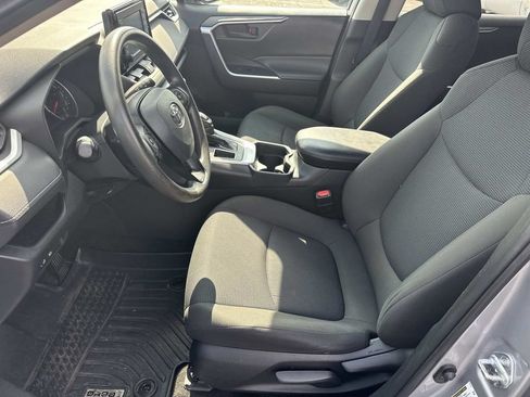 Used 2021 Toyota RAV4 LE FWD image 19