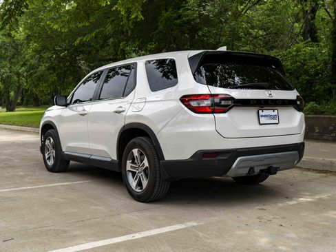 Used 2024 Honda Pilot EX-L image 7