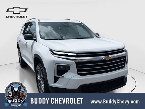 Used 2026 Chevrolet Traverse LT w/ Driver Confidence Package FWD image 1