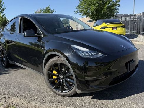 Used 2021 Tesla Model Y Long Range AWD/4WD image 1