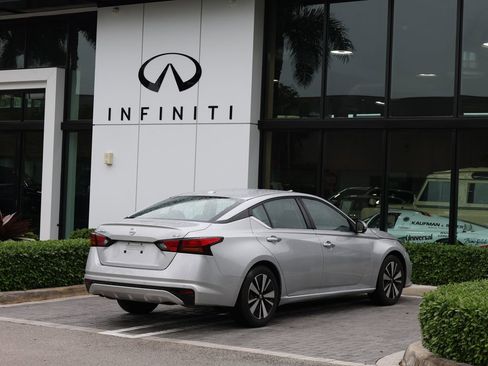 Used 2022 Nissan Altima 2.5 SV image 4