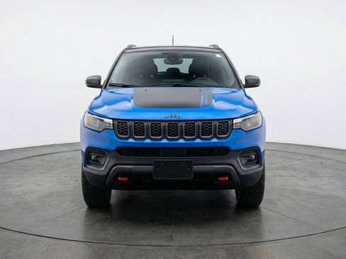 Used 2025 Jeep Compass Trailhawk image 2