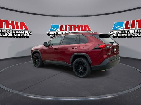 Used 2020 Toyota RAV4 XLE Premium FWD image 6