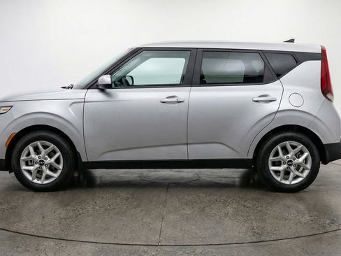 Used 2025 Kia Soul LX w/ LX Technology Package FWD image 5