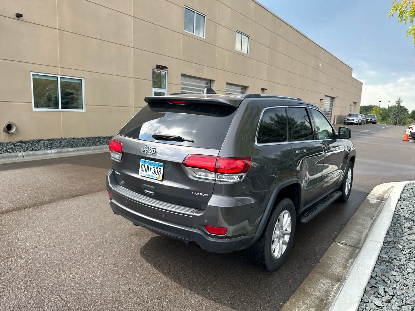 Used 2021 Jeep Grand Cherokee Laredo AWD/4WD image 12