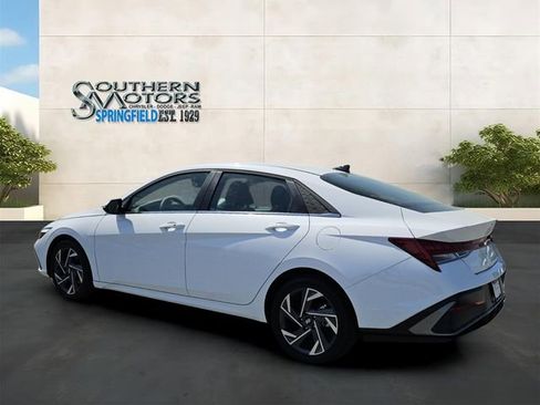 Used 2025 Hyundai Elantra SEL FWD image 3