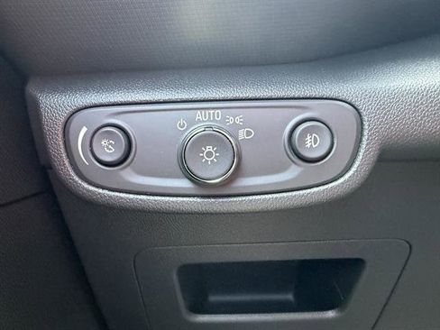 Used 2023 Chevrolet TrailBlazer RS w/ Sun and Liftgate Package image 36