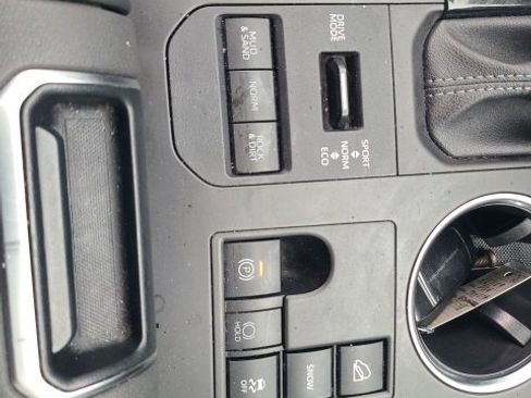 Used 2024 Toyota Highlander XLE image 28