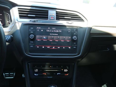 Used 2022 Volkswagen Tiguan SEL R-Line AWD/4WD image 24