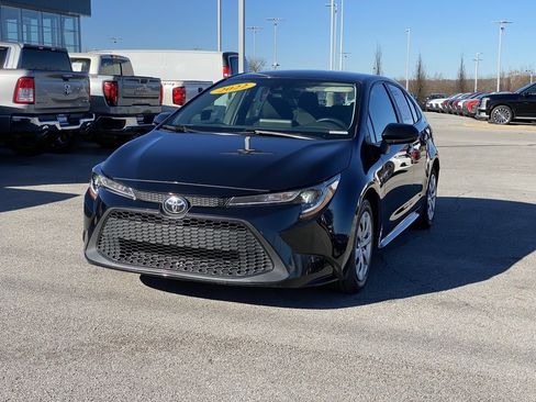 Used 2022 Toyota Corolla LE image 3