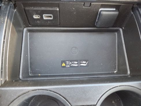 Used 2023 GMC Yukon Denali image 13